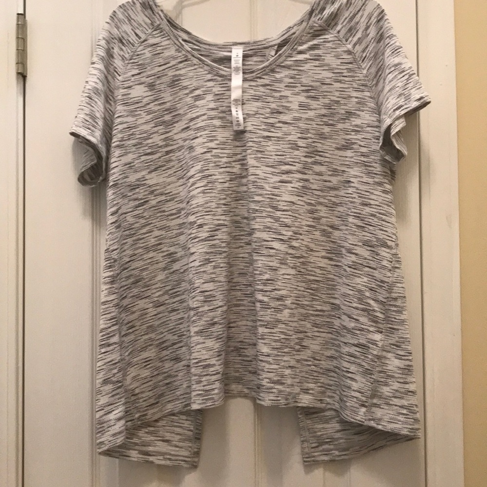 lululemon athletica Heathered Gray Short Sleeve Tee